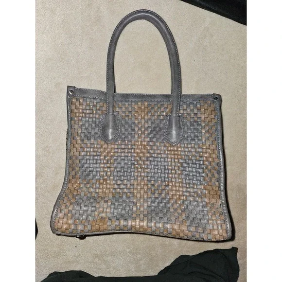 26 Basketweave leather crossbody/tote by Shiraleah Chicago - Picture 2 of 5